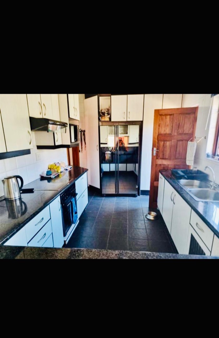 6 Bedroom Property for Sale in Gonubie Eastern Cape